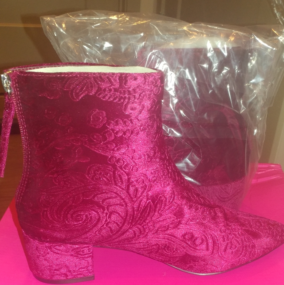 Velvet wine ankle boot size 6..never worn